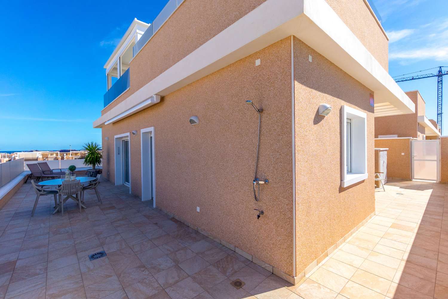 TRAUM-PENTHOUSE MIT PANORAMABLICK UND EXKLUSIVEM LUXUS MIT BLICK AUF DAS MITTELMEER