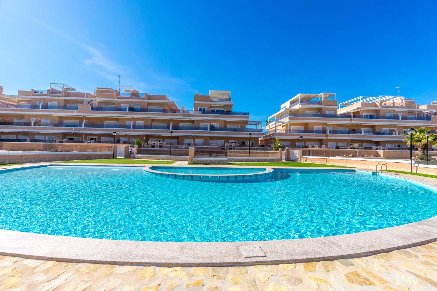 TRAUM-PENTHOUSE MIT PANORAMABLICK UND EXKLUSIVEM LUXUS MIT BLICK AUF DAS MITTELMEER