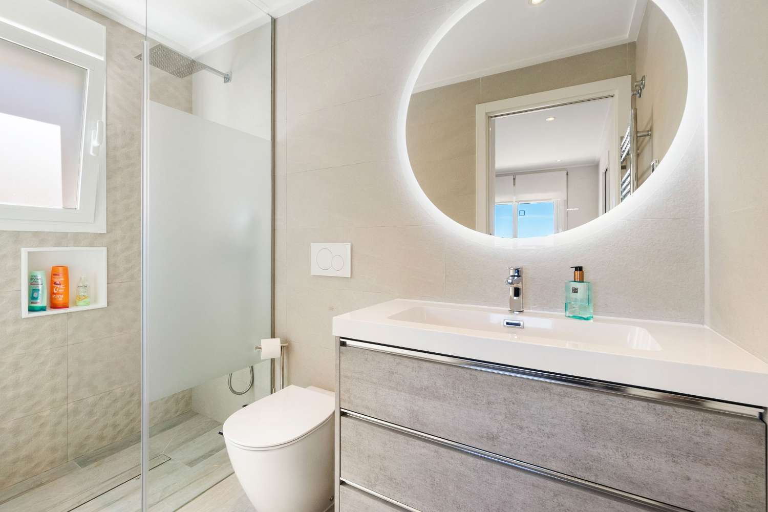 TRAUM-PENTHOUSE MIT PANORAMABLICK UND EXKLUSIVEM LUXUS MIT BLICK AUF DAS MITTELMEER