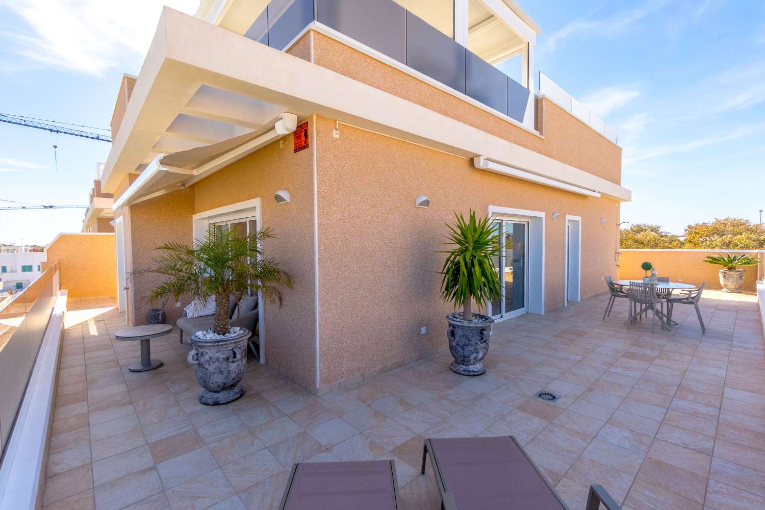 TRAUM-PENTHOUSE MIT PANORAMABLICK UND EXKLUSIVEM LUXUS MIT BLICK AUF DAS MITTELMEER