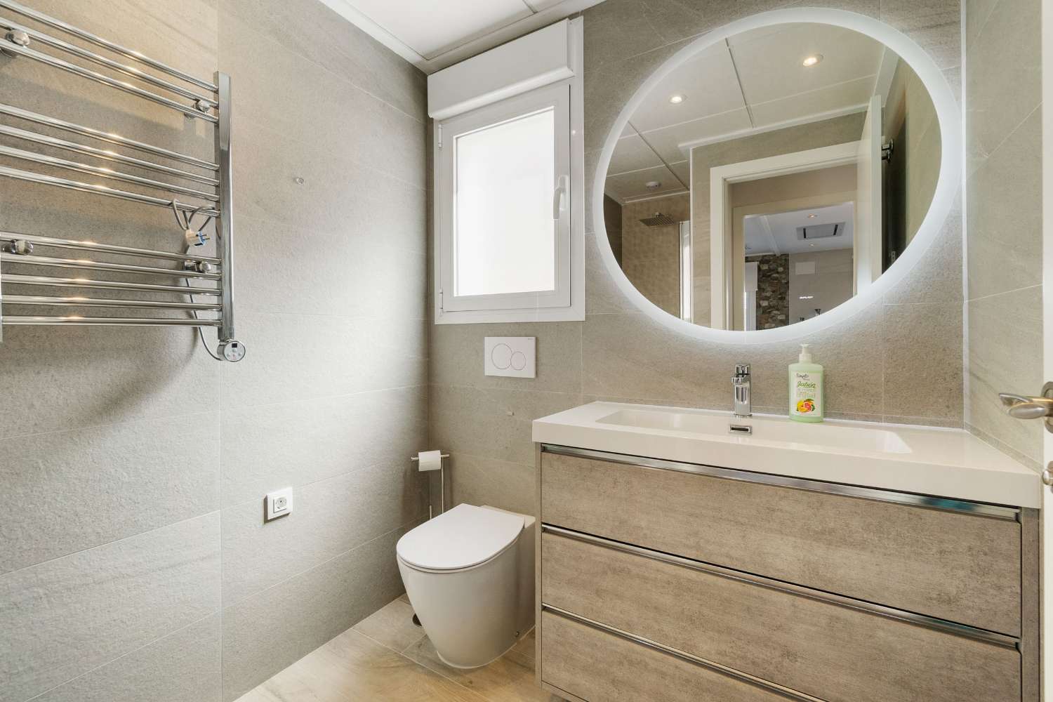 TRAUM-PENTHOUSE MIT PANORAMABLICK UND EXKLUSIVEM LUXUS MIT BLICK AUF DAS MITTELMEER
