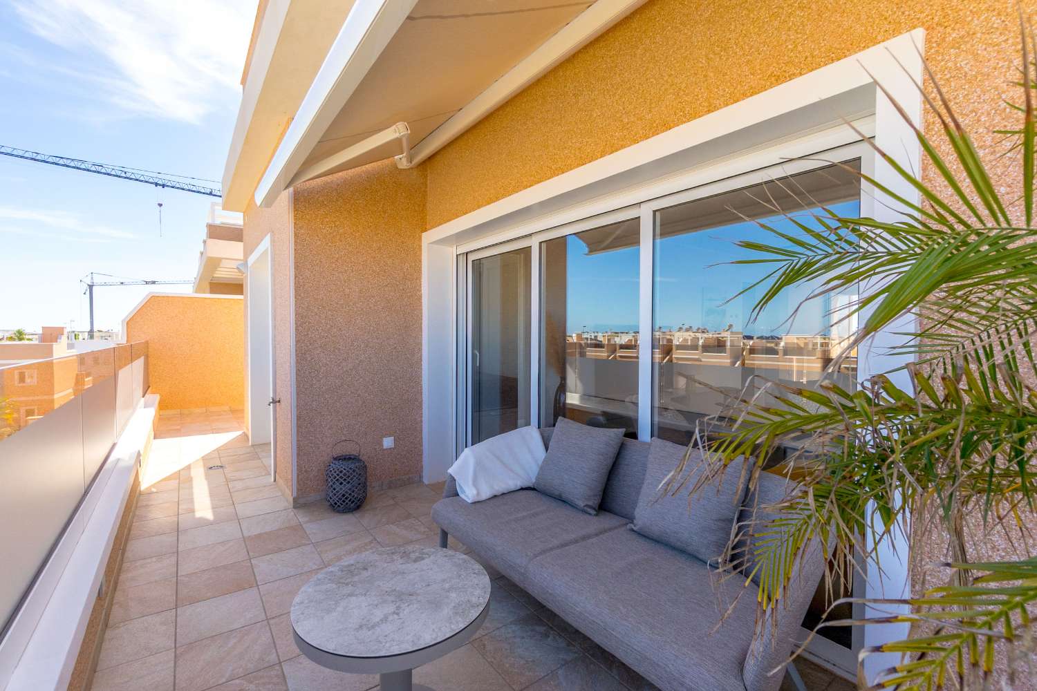 TRAUM-PENTHOUSE MIT PANORAMABLICK UND EXKLUSIVEM LUXUS MIT BLICK AUF DAS MITTELMEER