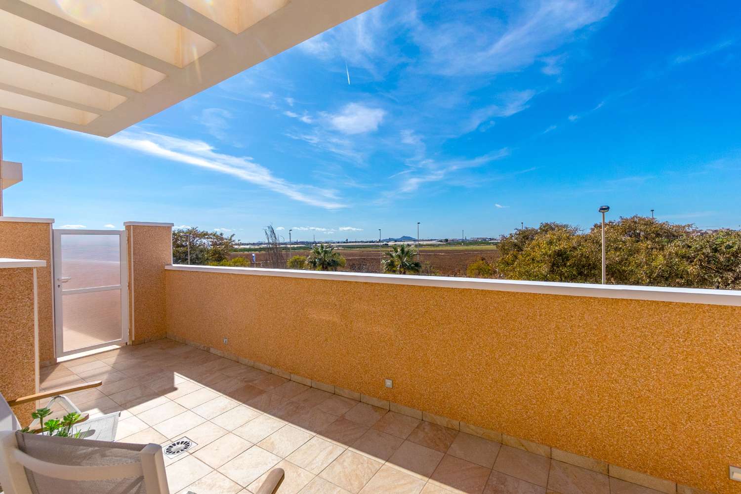 TRAUM-PENTHOUSE MIT PANORAMABLICK UND EXKLUSIVEM LUXUS MIT BLICK AUF DAS MITTELMEER