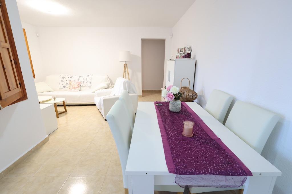 BUNGALOW AU REZ-DE-CHAUSSÉE AVEC GRAND JARDIN ET PERGOLA À LA REGIA