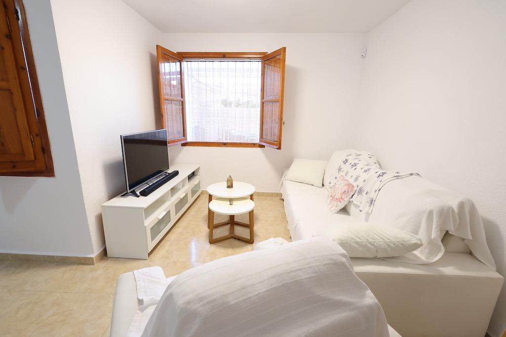 BUNGALOW AU REZ-DE-CHAUSSÉE AVEC GRAND JARDIN ET PERGOLA À LA REGIA
