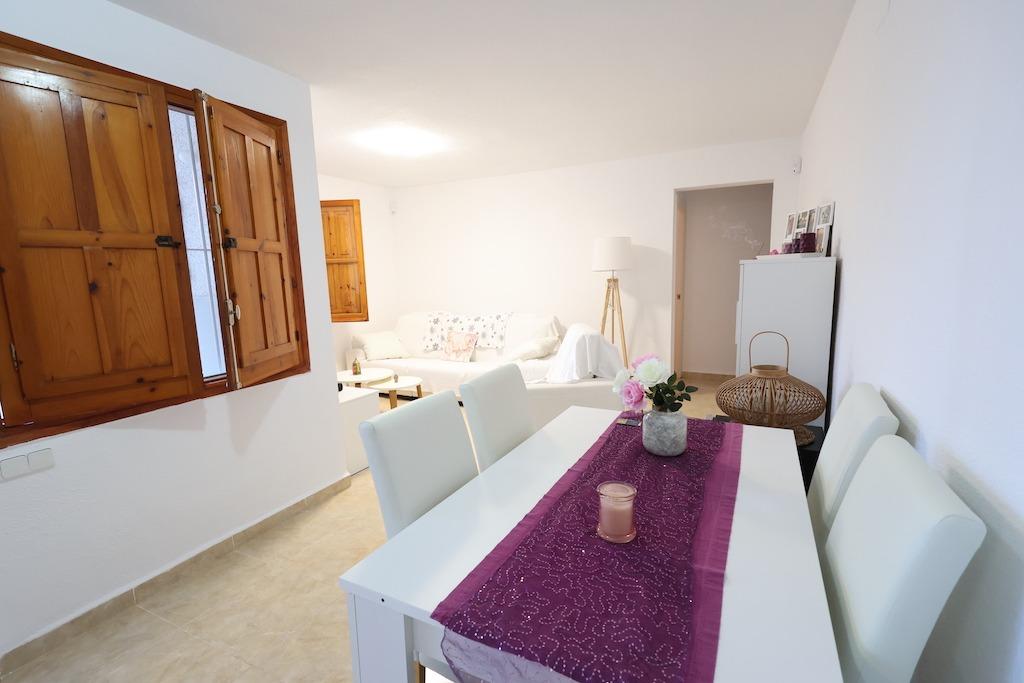 BUNGALOW AU REZ-DE-CHAUSSÉE AVEC GRAND JARDIN ET PERGOLA À LA REGIA