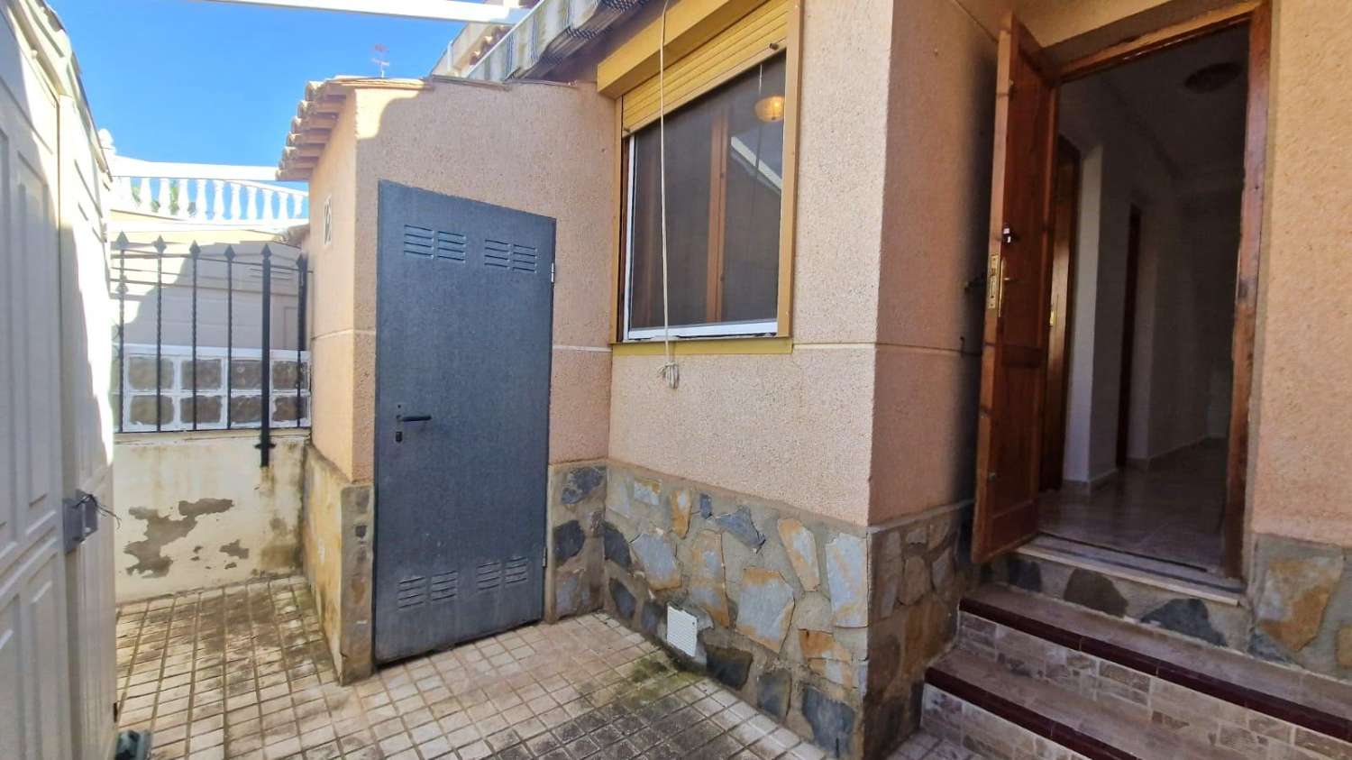 BELLA CASA BIFAMILIARE IN RESIDENZIALE CON PISCINA, VICINO ALLE MIGLIORI SPIAGGE
