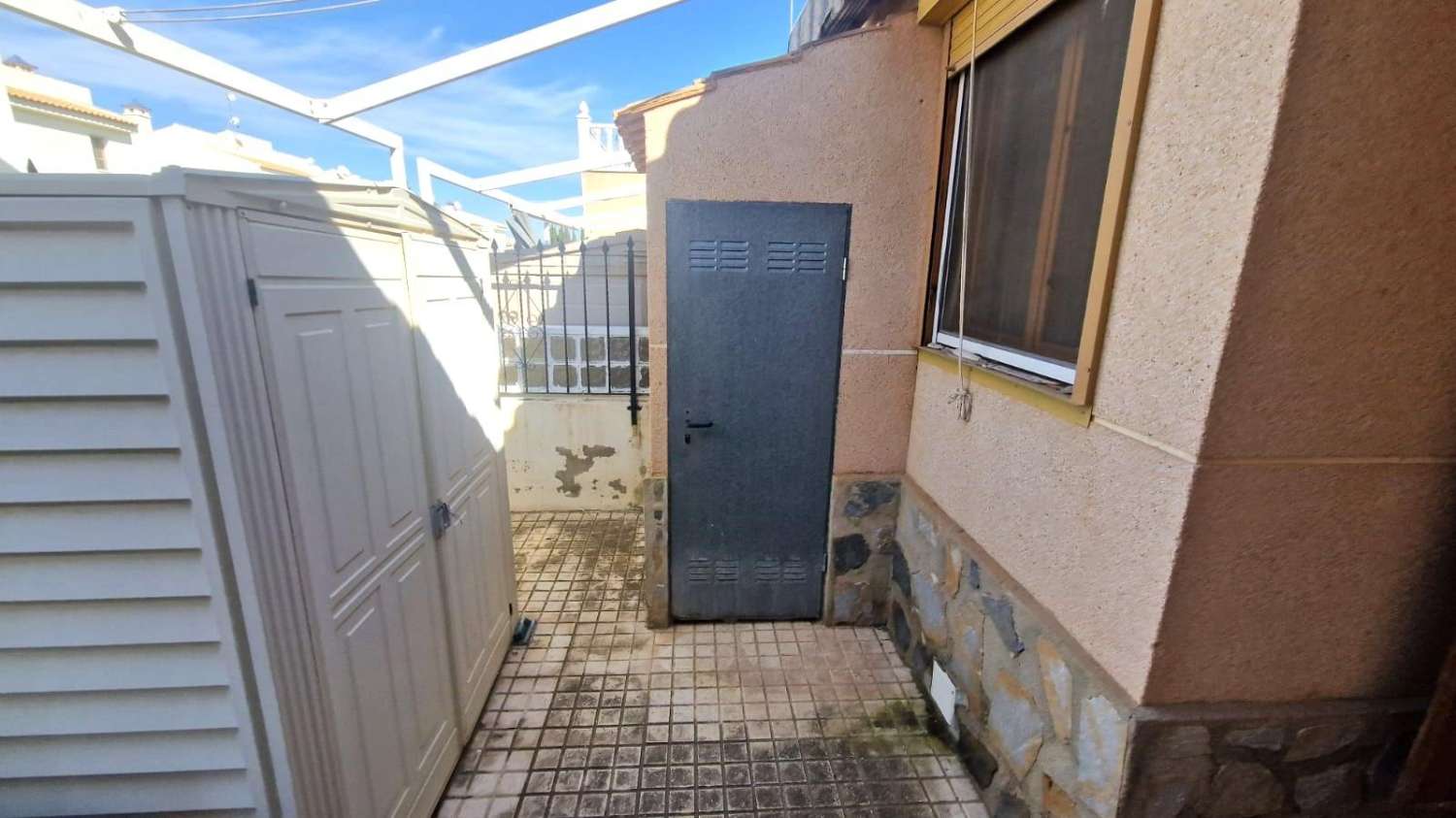 BELLA CASA BIFAMILIARE IN RESIDENZIALE CON PISCINA, VICINO ALLE MIGLIORI SPIAGGE
