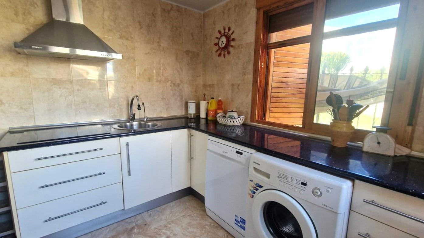 BELLA CASA BIFAMILIARE IN RESIDENZIALE CON PISCINA, VICINO ALLE MIGLIORI SPIAGGE