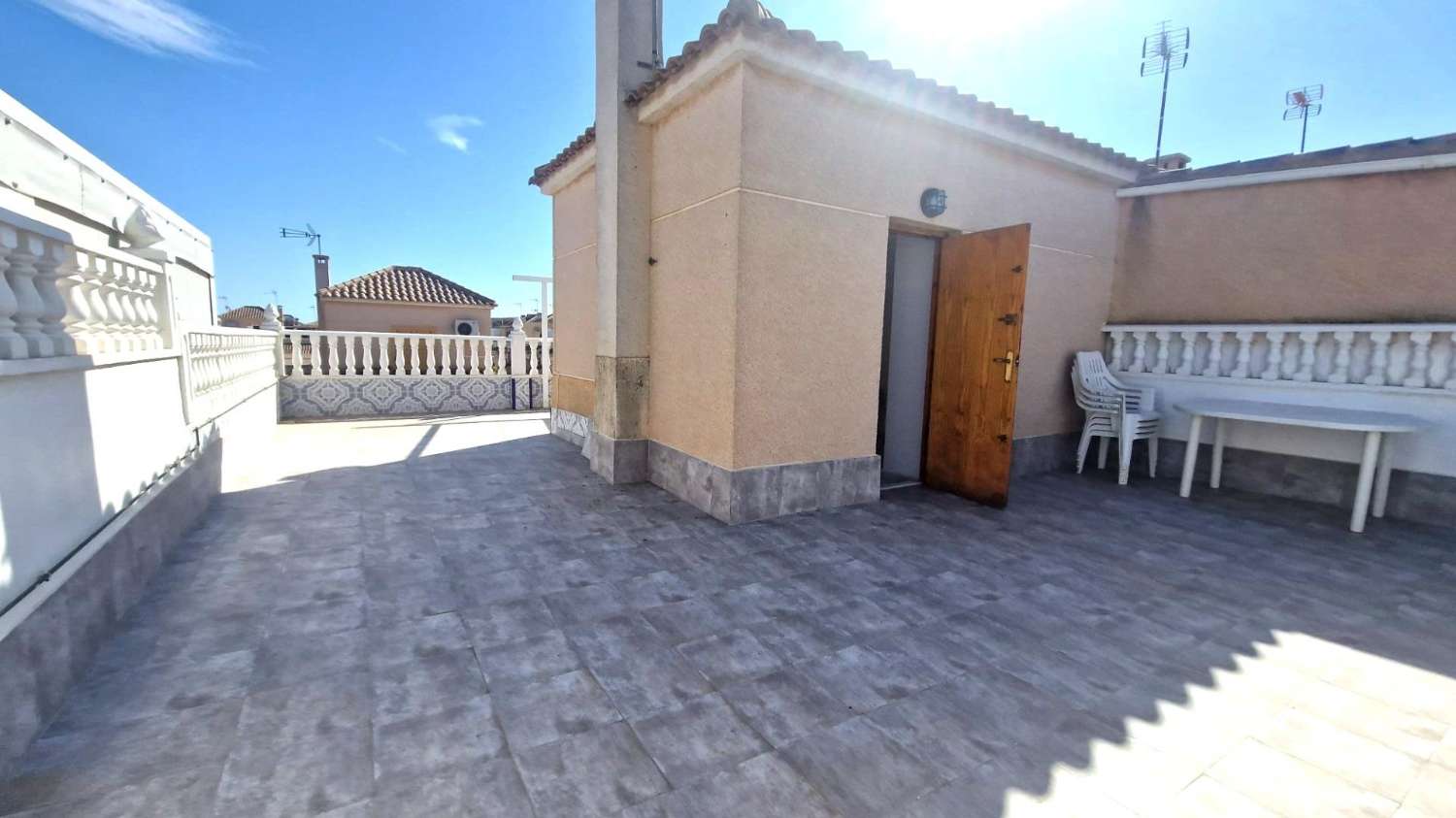 BELLA CASA BIFAMILIARE IN RESIDENZIALE CON PISCINA, VICINO ALLE MIGLIORI SPIAGGE