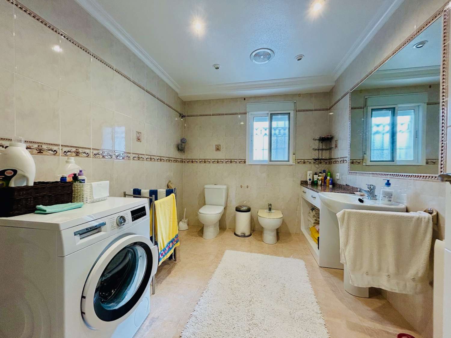 VIVERE IN ARMONIA: ESCLUSIVA CASA INDIPENDENTE CON GIARDINO E PISCINA NEL PARCO BENFIS