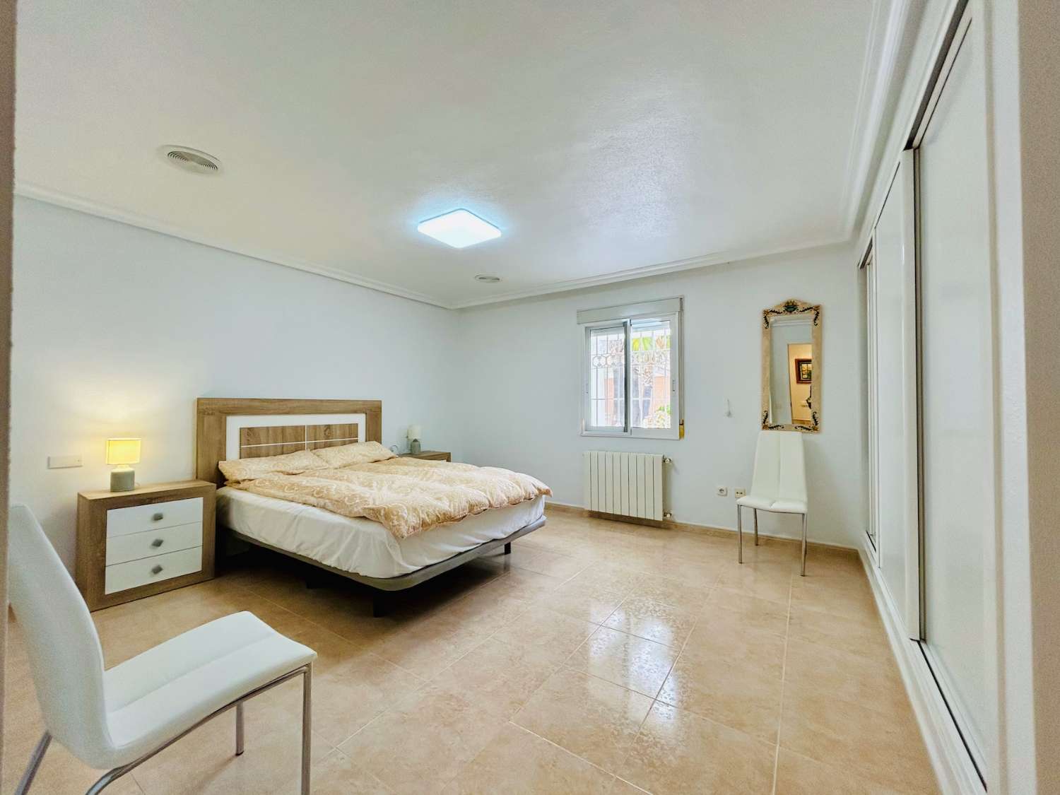 VIVERE IN ARMONIA: ESCLUSIVA CASA INDIPENDENTE CON GIARDINO E PISCINA NEL PARCO BENFIS
