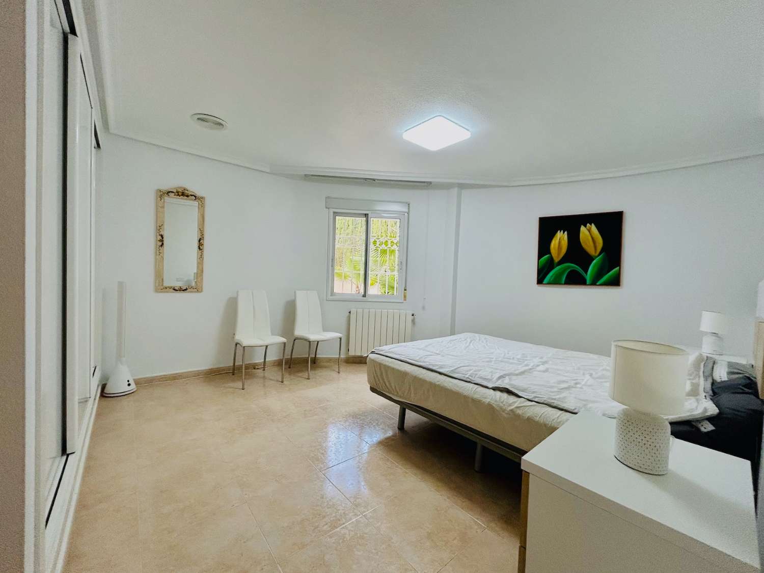 VIVERE IN ARMONIA: ESCLUSIVA CASA INDIPENDENTE CON GIARDINO E PISCINA NEL PARCO BENFIS