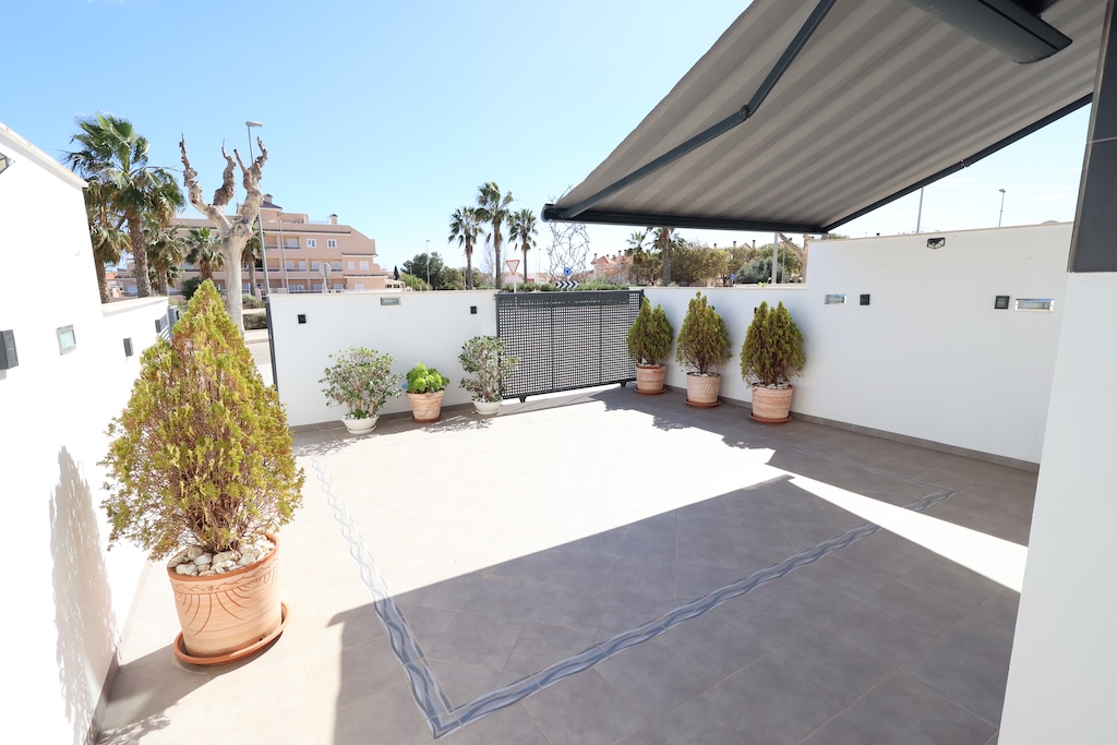 CASA A SCHIERA A TORRE DE LA HORADADA CON SOLARIUM, VISTA SUL MARE E PISCINA COMUNE