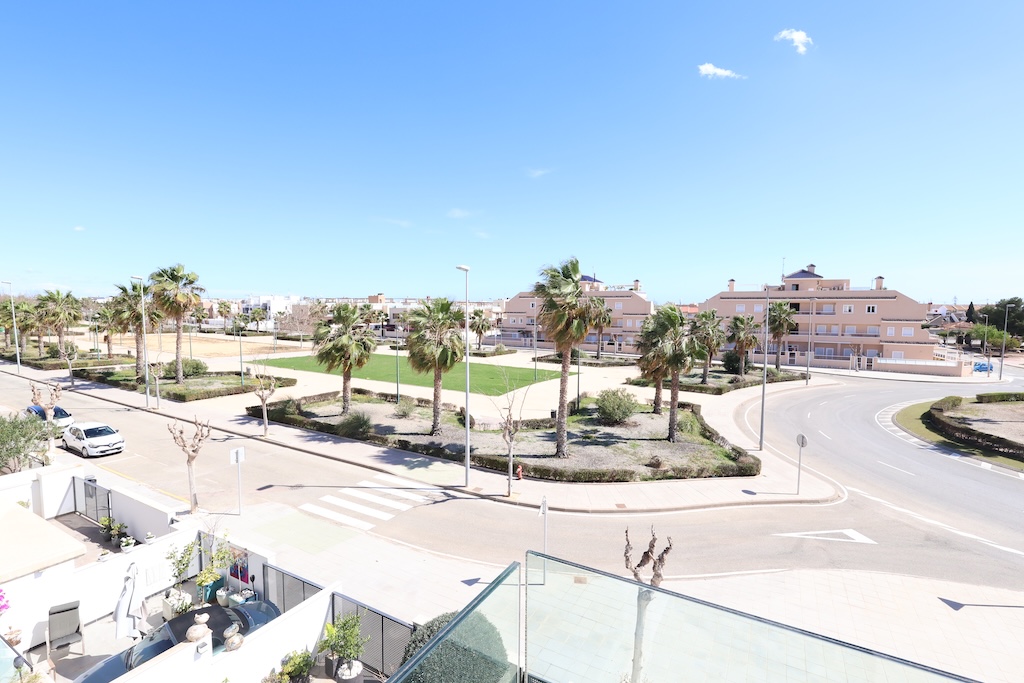 CASA A SCHIERA A TORRE DE LA HORADADA CON SOLARIUM, VISTA SUL MARE E PISCINA COMUNE