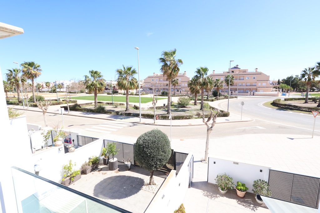CASA A SCHIERA A TORRE DE LA HORADADA CON SOLARIUM, VISTA SUL MARE E PISCINA COMUNE
