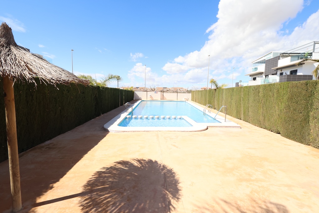 CASA A SCHIERA A TORRE DE LA HORADADA CON SOLARIUM, VISTA SUL MARE E PISCINA COMUNE