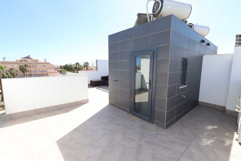 CASA A SCHIERA A TORRE DE LA HORADADA CON SOLARIUM, VISTA SUL MARE E PISCINA COMUNE