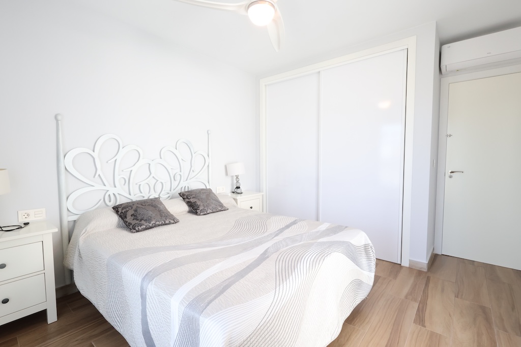 CASA A SCHIERA A TORRE DE LA HORADADA CON SOLARIUM, VISTA SUL MARE E PISCINA COMUNE