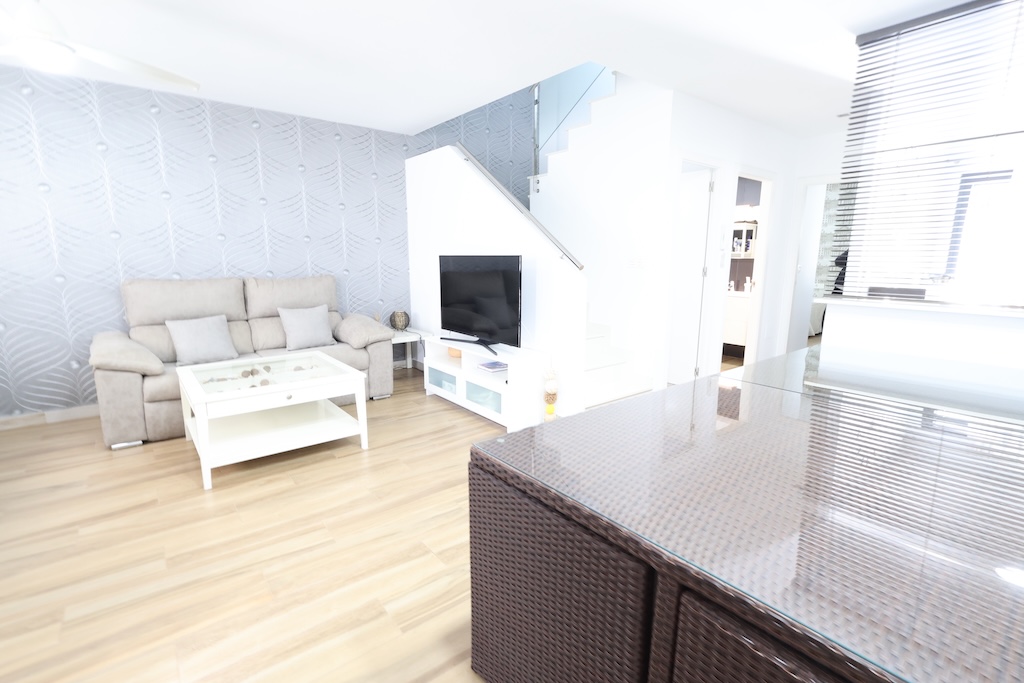 CASA A SCHIERA A TORRE DE LA HORADADA CON SOLARIUM, VISTA SUL MARE E PISCINA COMUNE