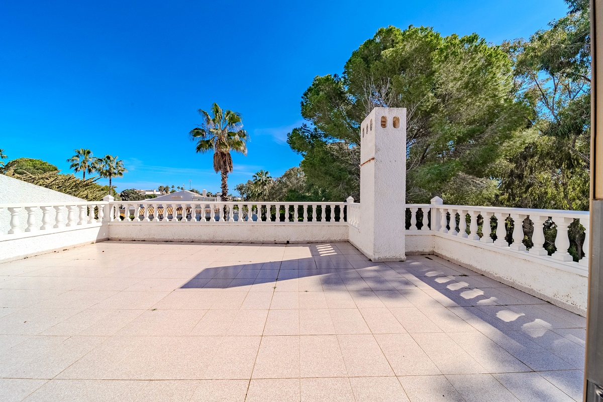 PLAYA FLAMENCA 独立别墅：带 3 个露台、私人花园和公共游泳池