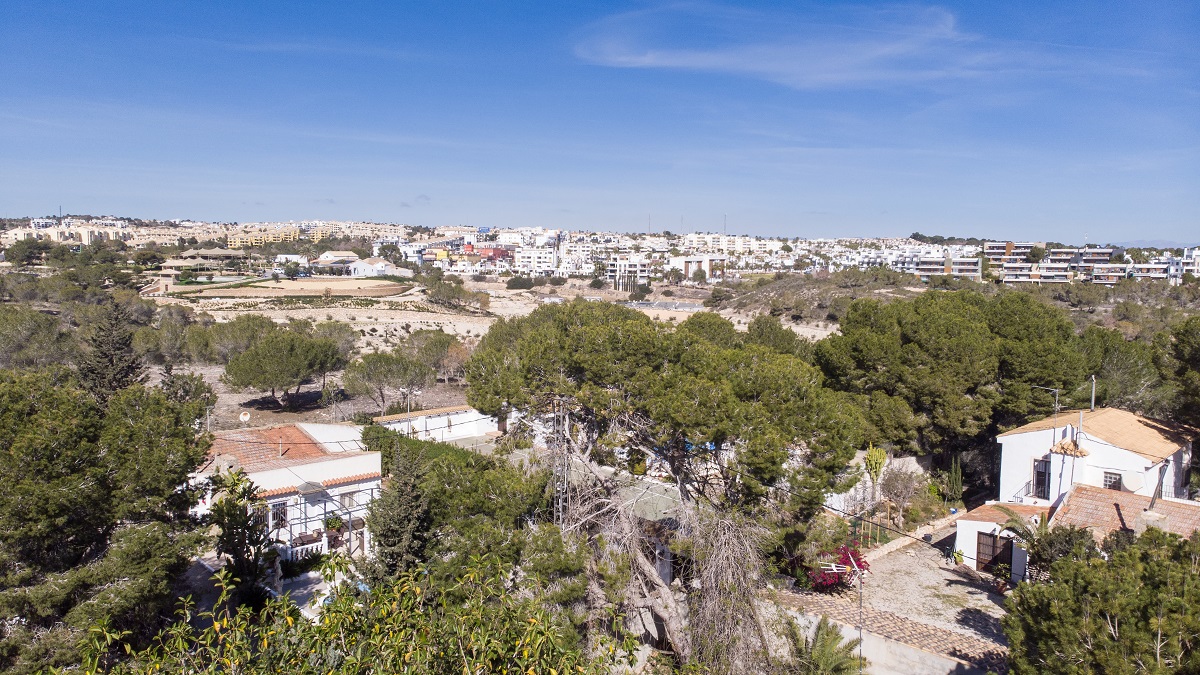LOMAS DE CABO ROIG 的独家机会 – 1.250 平方米的地块，潜力巨大！