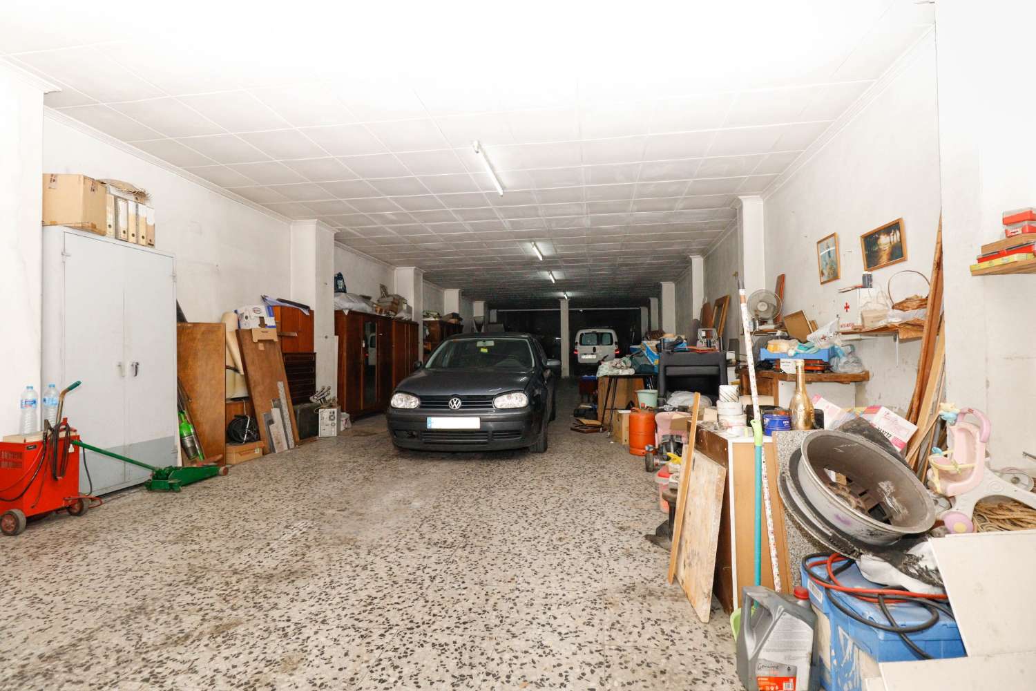 COMMERCIAL PREMISES IN THE CENTRE OF TORREVIEJA – SPACIOUS AND WELL LOCATED