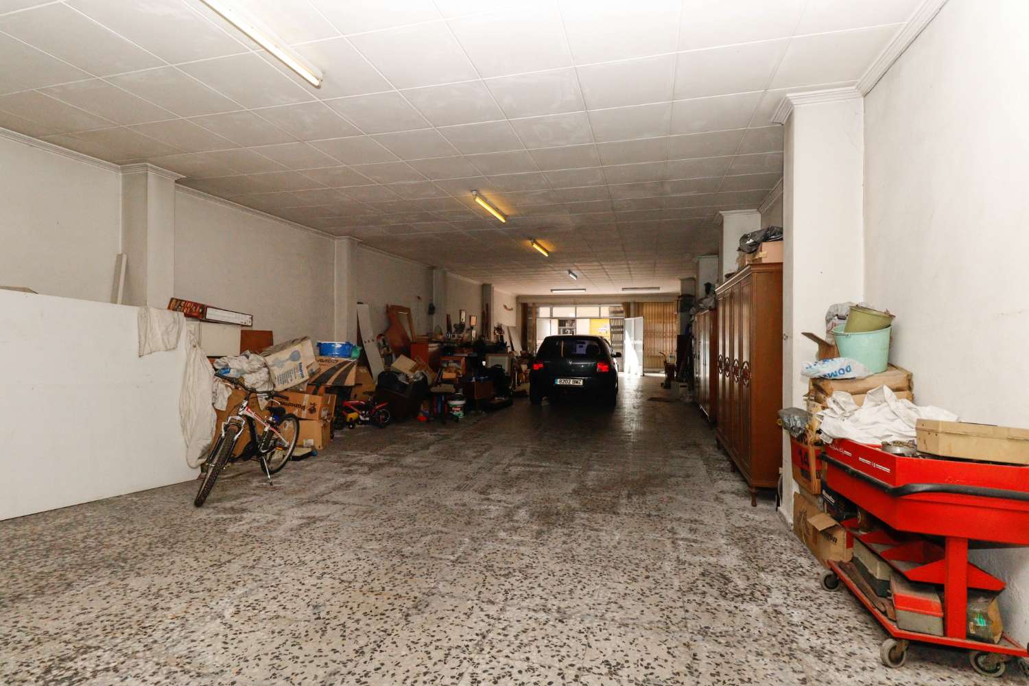 COMMERCIAL PREMISES IN THE CENTRE OF TORREVIEJA – SPACIOUS AND WELL LOCATED