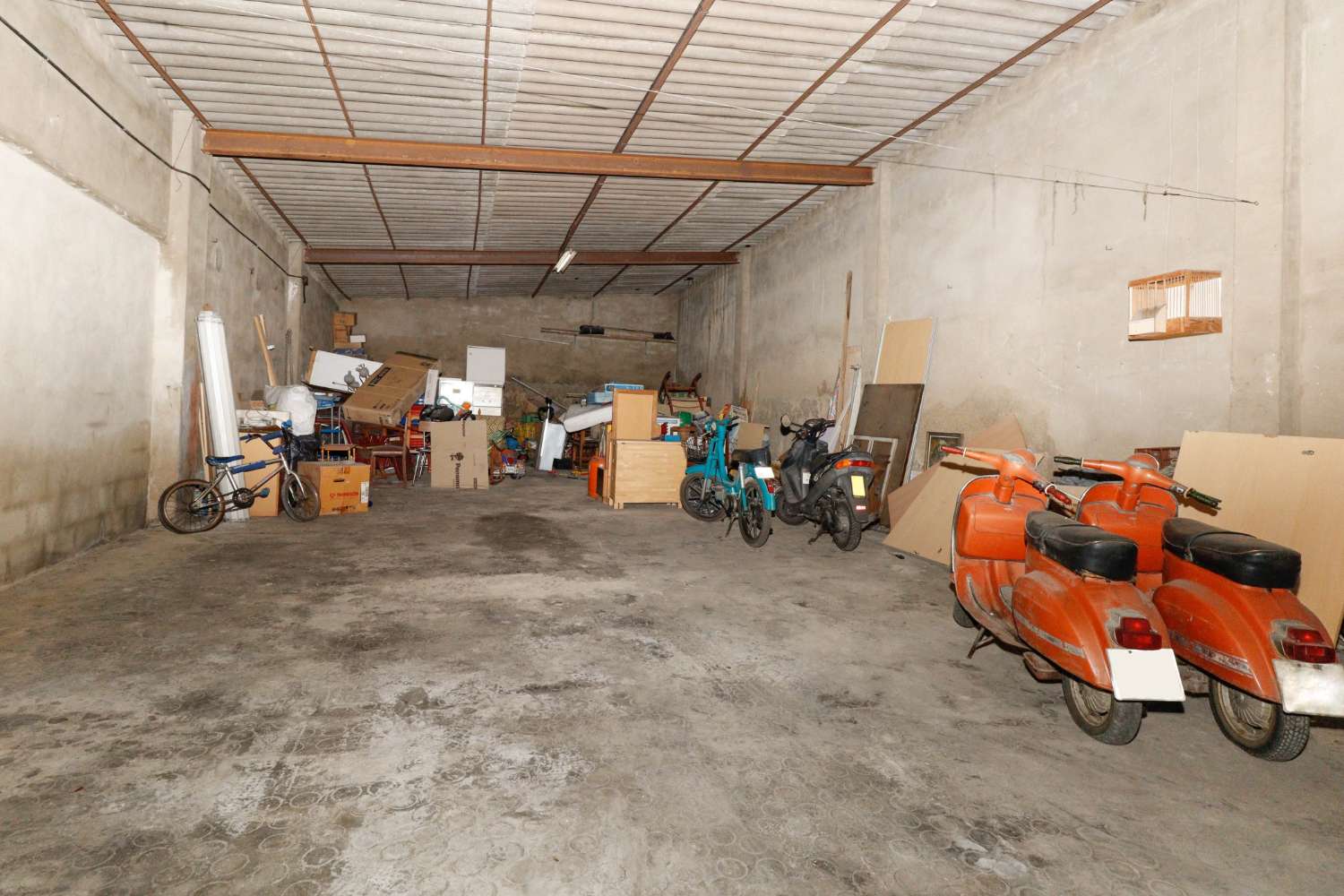 COMMERCIAL PREMISES IN THE CENTRE OF TORREVIEJA – SPACIOUS AND WELL LOCATED