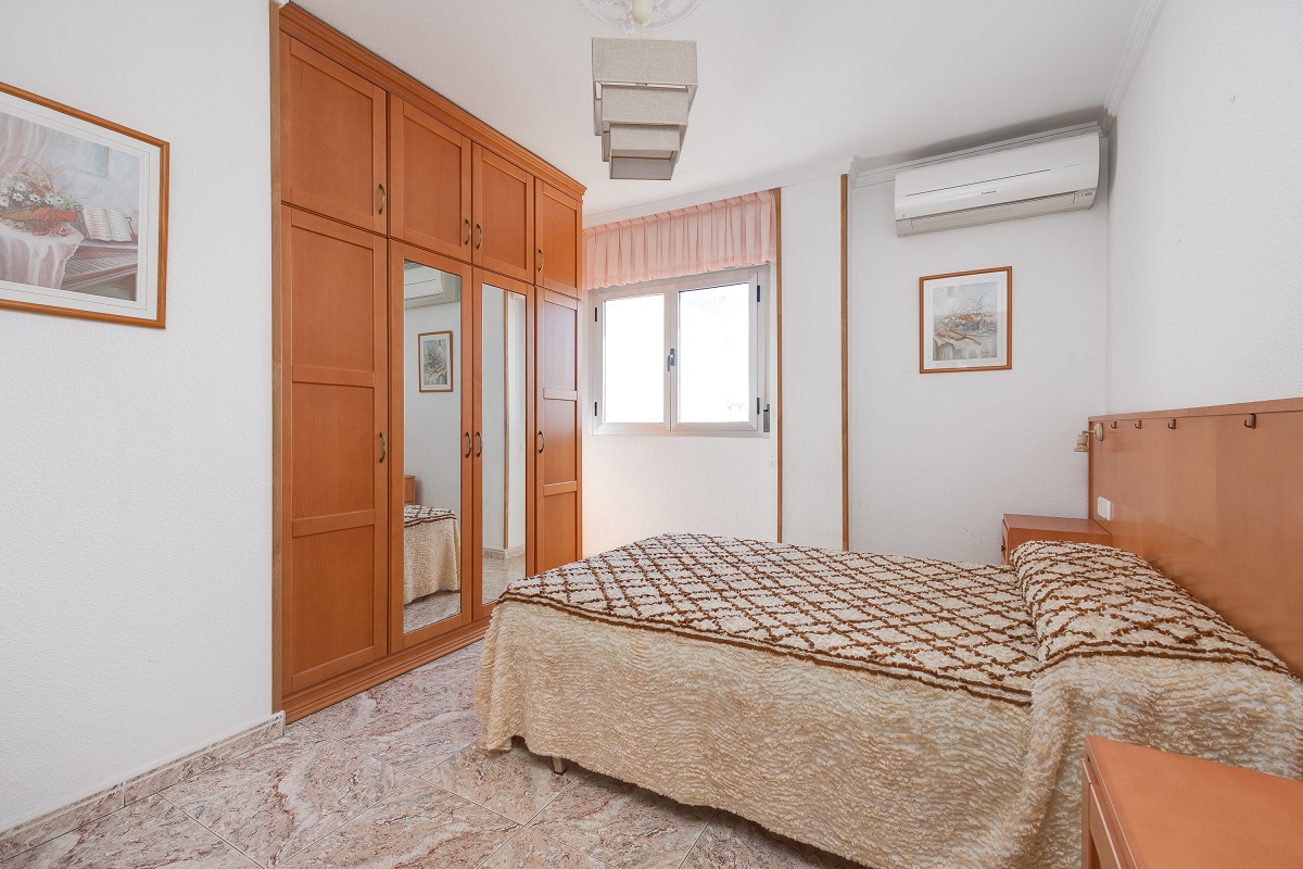 ESPACIOSO Y LUMINOSO APARTAMENTO EN GUARDAMAR – A PASOS DE LA PLAYA