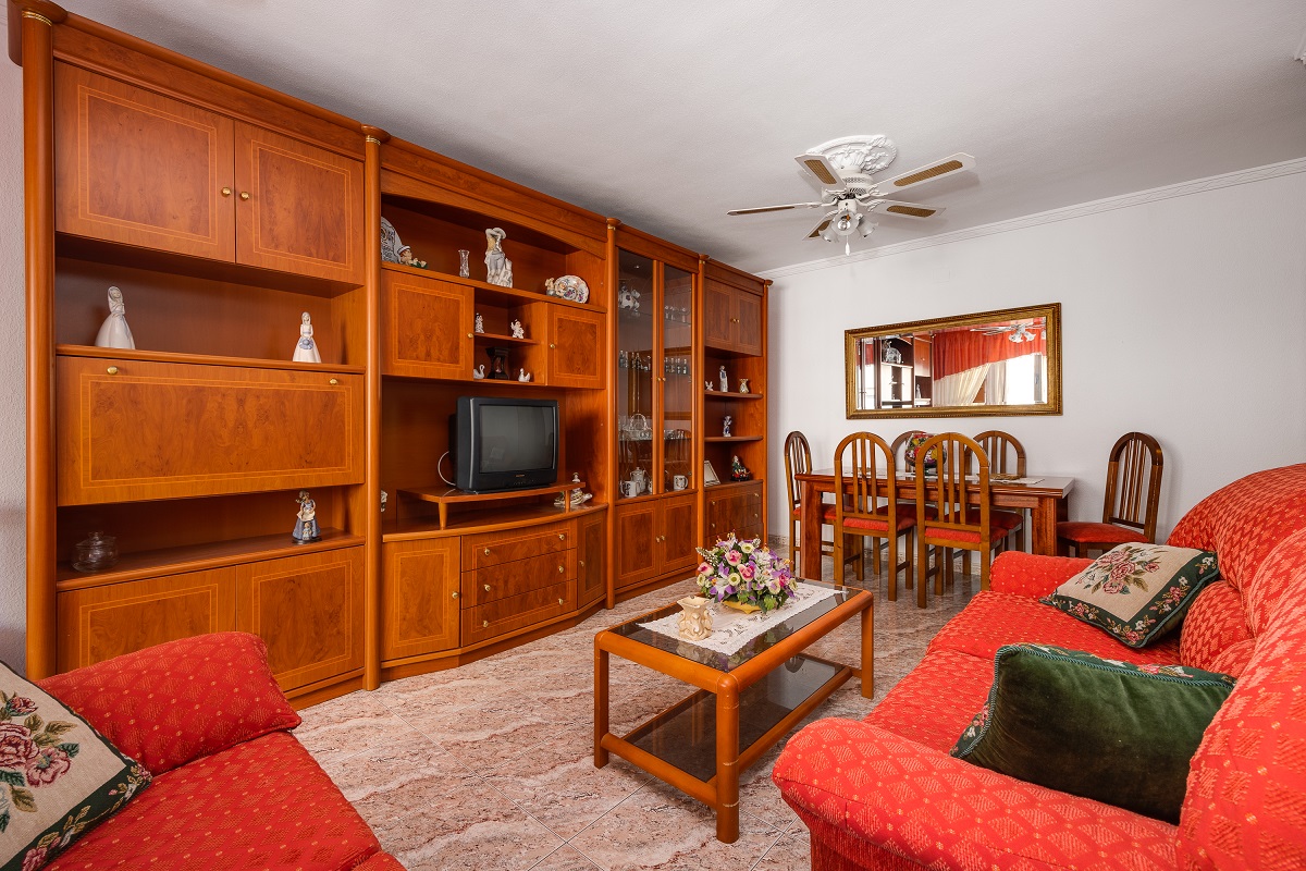 ESPACIOSO Y LUMINOSO APARTAMENTO EN GUARDAMAR – A PASOS DE LA PLAYA