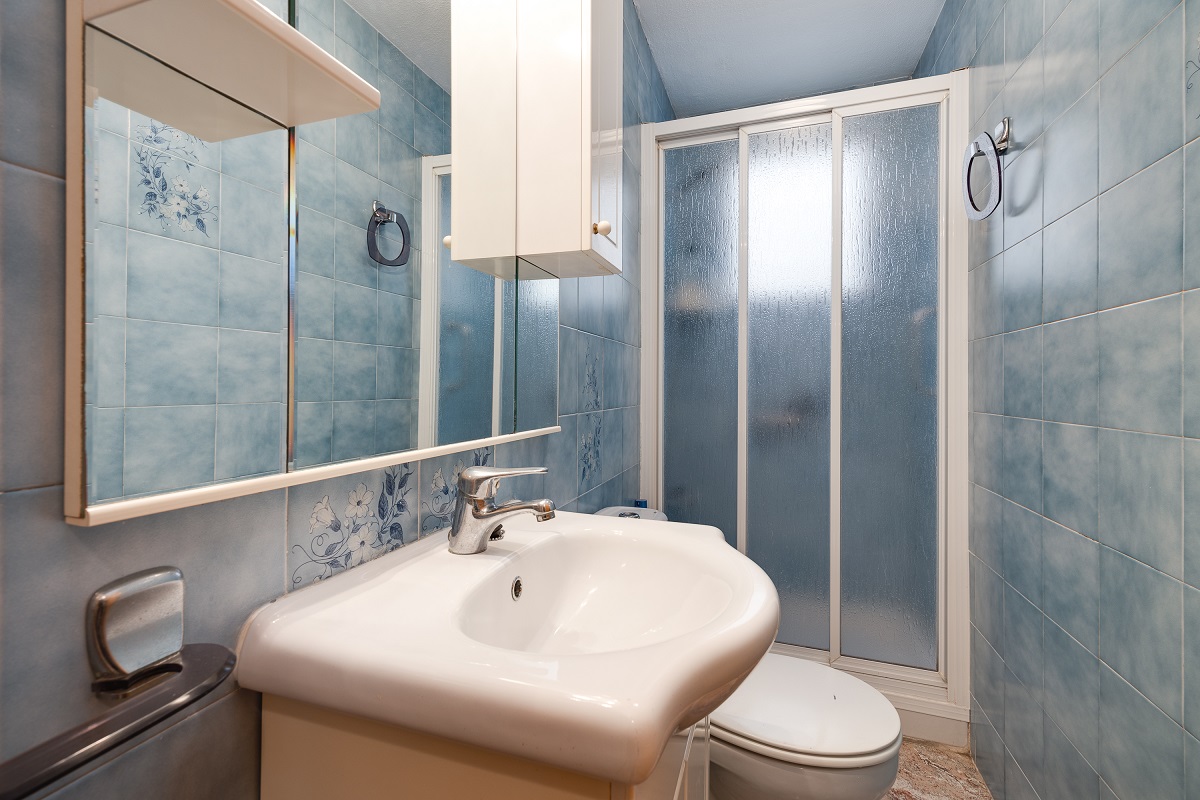 ESPACIOSO Y LUMINOSO APARTAMENTO EN GUARDAMAR – A PASOS DE LA PLAYA