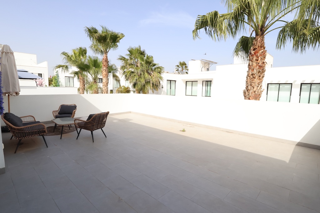 ESCLUSIVA VILLA DI DESIGN A CIUDAD QUESADA – RESIDENCIAL LAGUNA VILLAS II