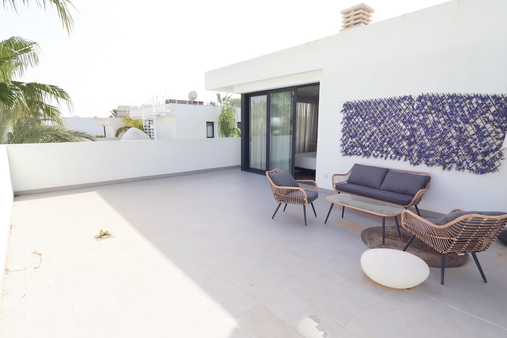 ESCLUSIVA VILLA DI DESIGN A CIUDAD QUESADA – RESIDENCIAL LAGUNA VILLAS II