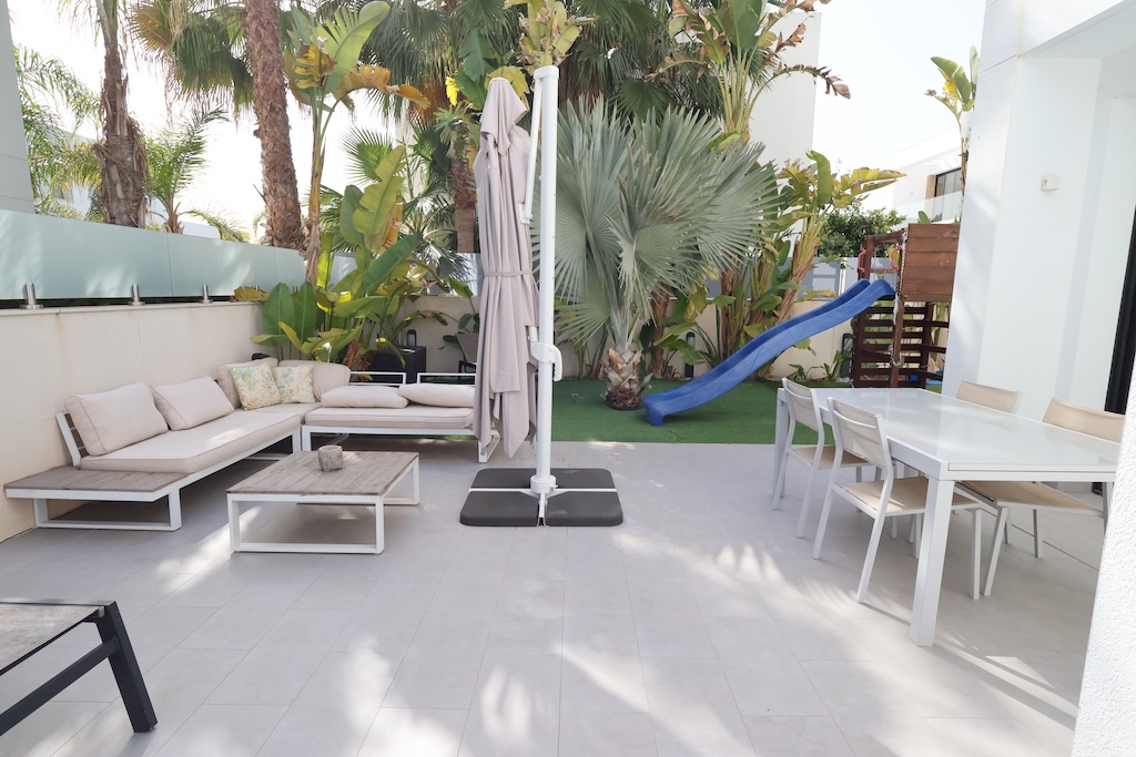 ESCLUSIVA VILLA DI DESIGN A CIUDAD QUESADA – RESIDENCIAL LAGUNA VILLAS II