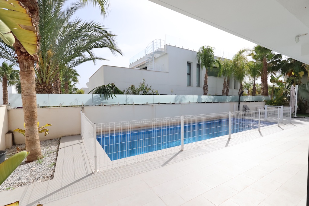 ESCLUSIVA VILLA DI DESIGN A CIUDAD QUESADA – RESIDENCIAL LAGUNA VILLAS II