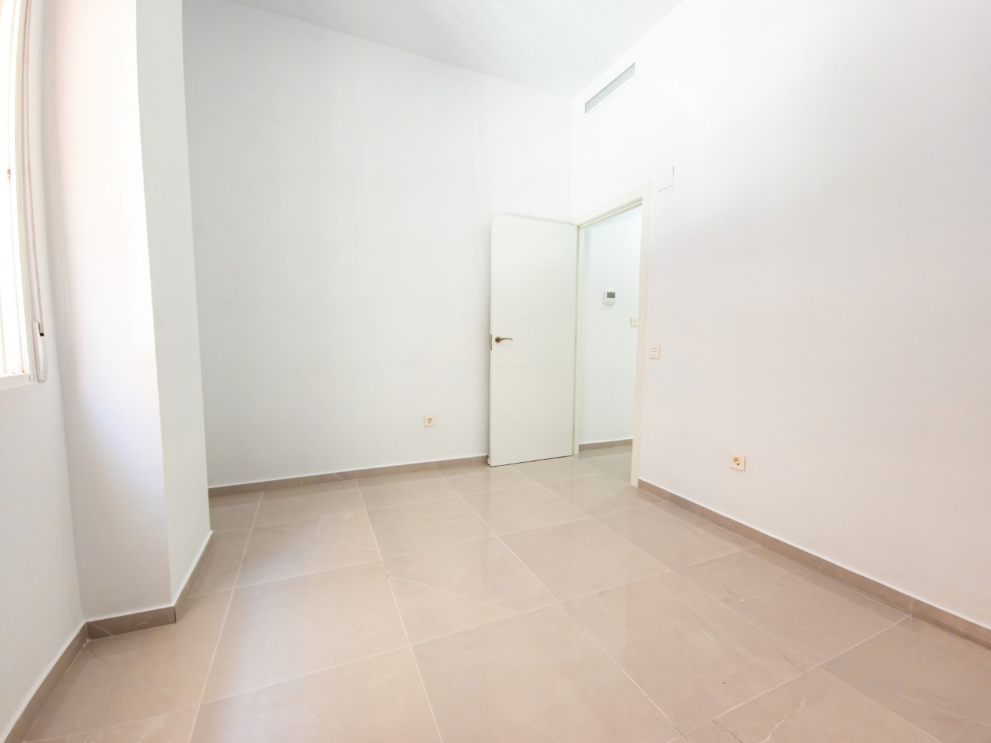 APARTAMENTO REFORMADO CON LICENCIA TURÍSTICA – A 200M DE LA PLAYA