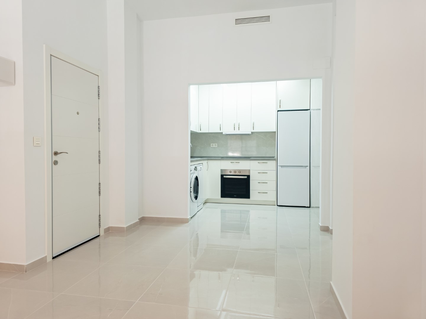 APARTAMENTO REFORMADO CON LICENCIA TURÍSTICA – A 200M DE LA PLAYA