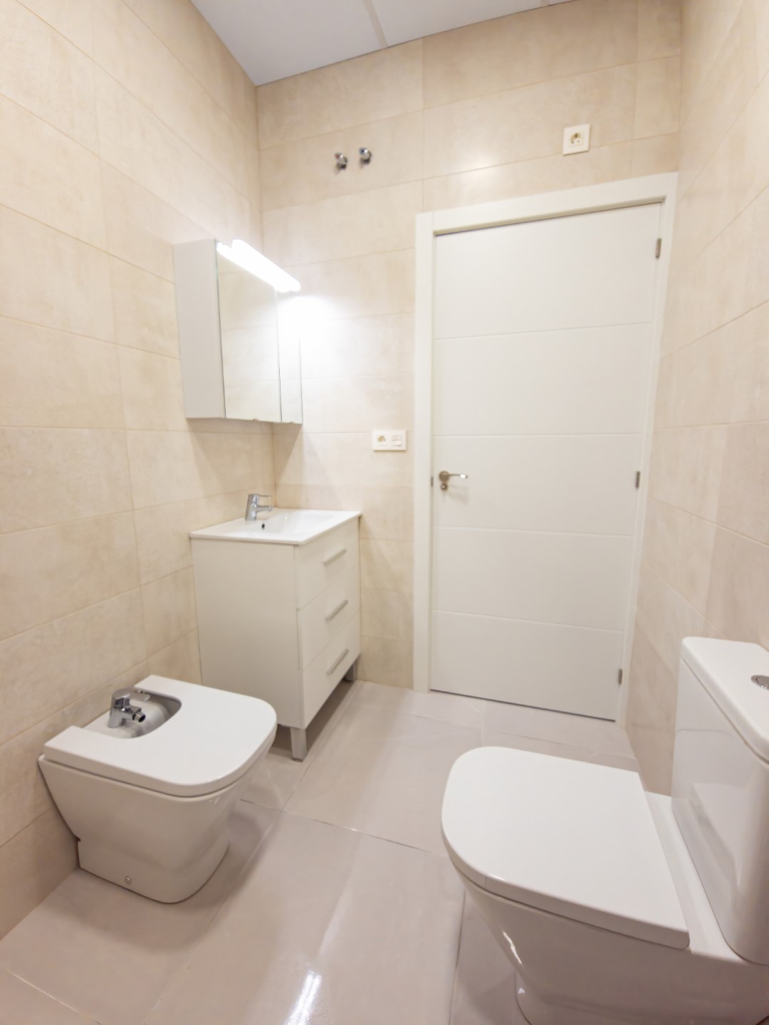 APARTAMENTO REFORMADO CON LICENCIA TURÍSTICA – A 200M DE LA PLAYA