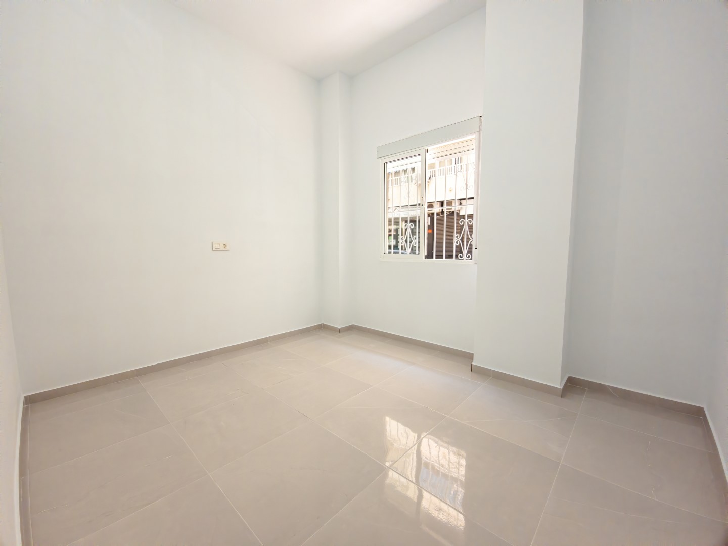 APARTAMENTO REFORMADO CON LICENCIA TURÍSTICA – A 200M DE LA PLAYA