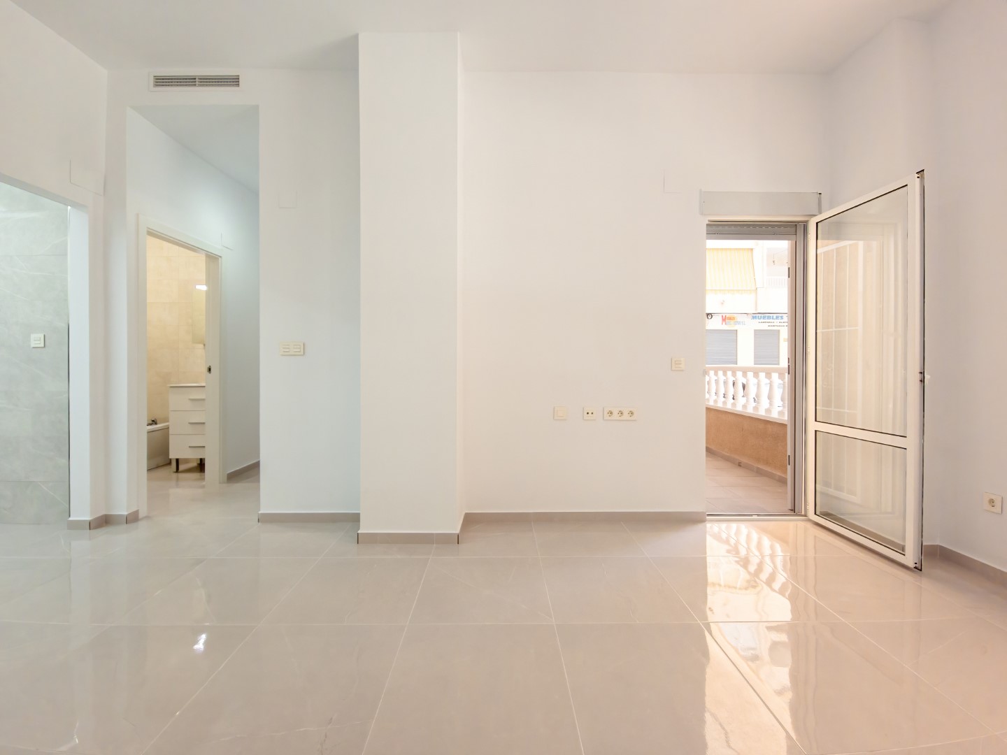APARTAMENTO REFORMADO CON LICENCIA TURÍSTICA – A 200M DE LA PLAYA