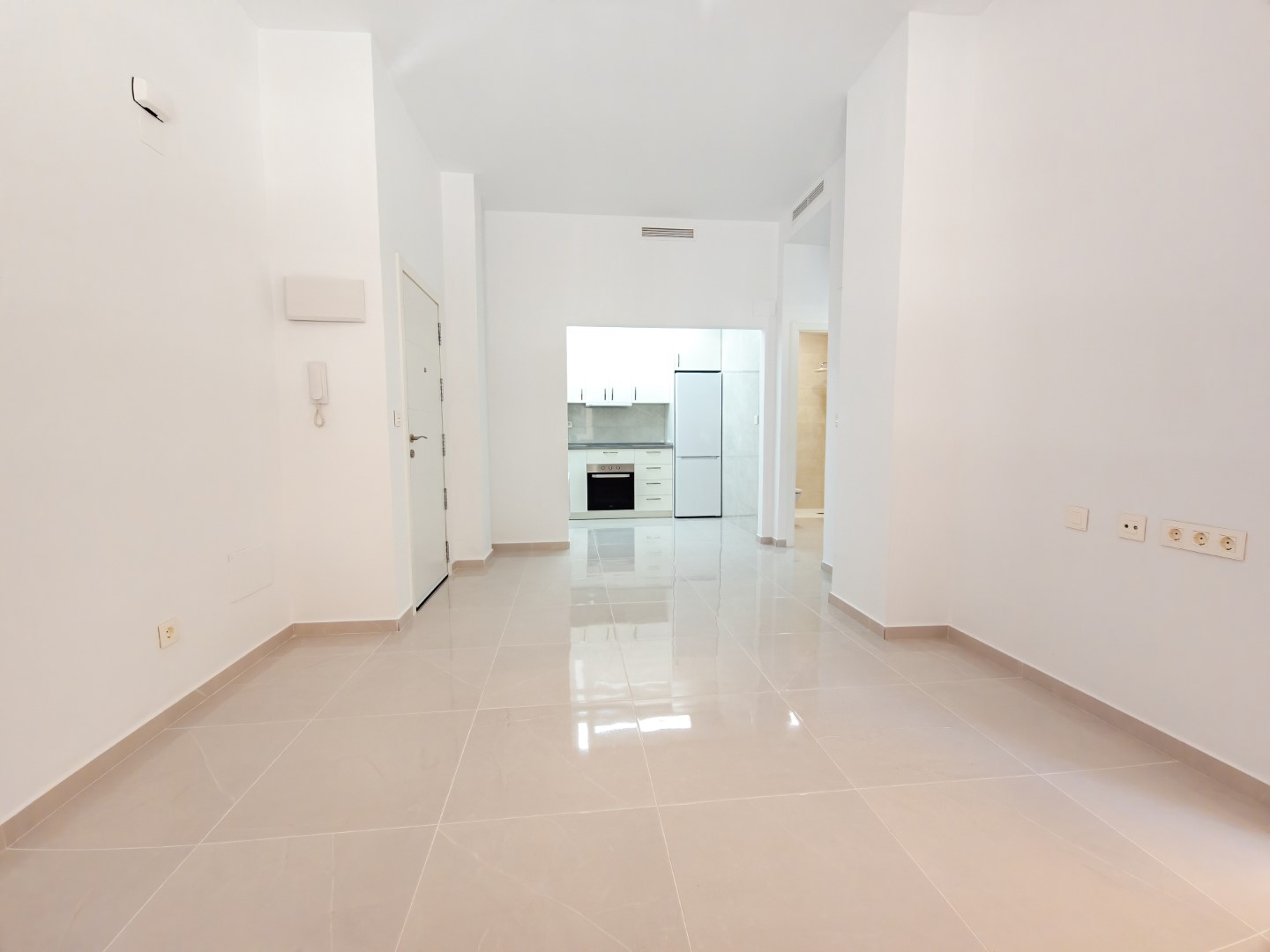 APARTAMENTO REFORMADO CON LICENCIA TURÍSTICA – A 200M DE LA PLAYA