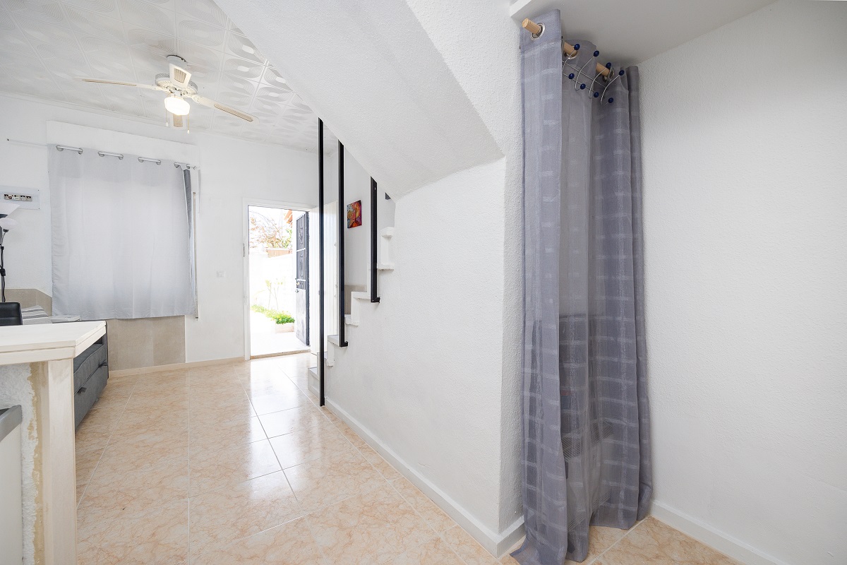 CHARMING DUPLEX WITH PRIVATE SOLARIUM IN TORREVIEJA