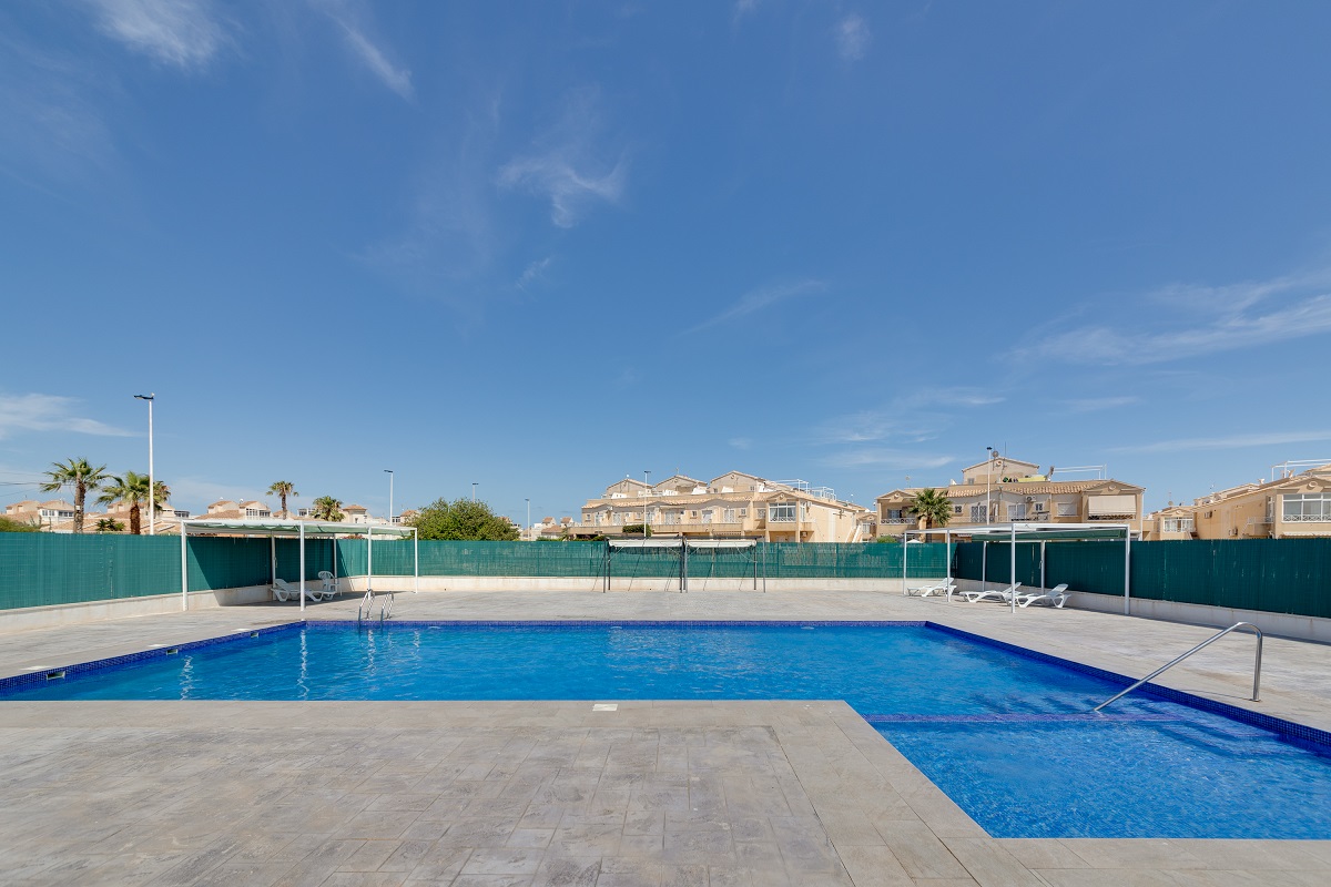 CHARMING DUPLEX WITH PRIVATE SOLARIUM IN TORREVIEJA