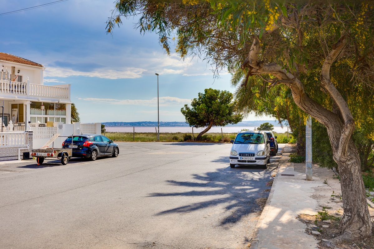 CHARMING DUPLEX WITH PRIVATE SOLARIUM IN TORREVIEJA