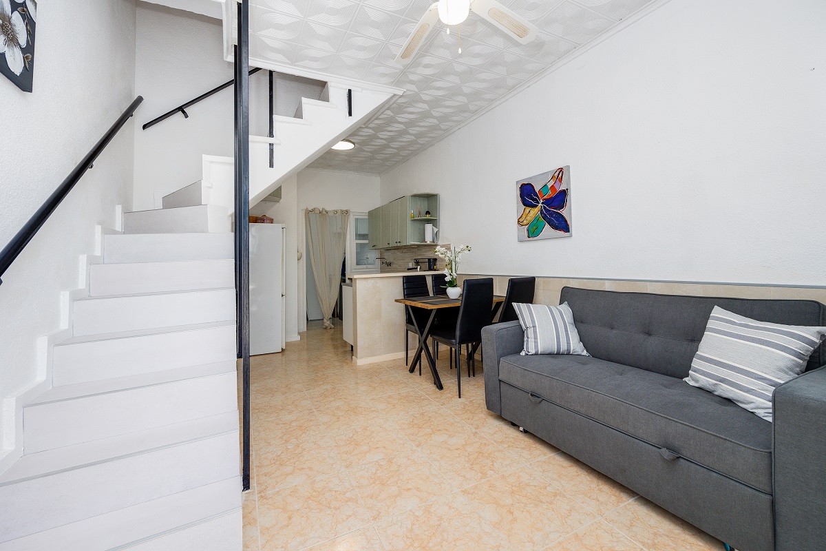 CHARMING DUPLEX WITH PRIVATE SOLARIUM IN TORREVIEJA