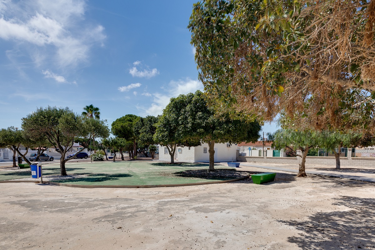 CHARMING DUPLEX WITH PRIVATE SOLARIUM IN TORREVIEJA