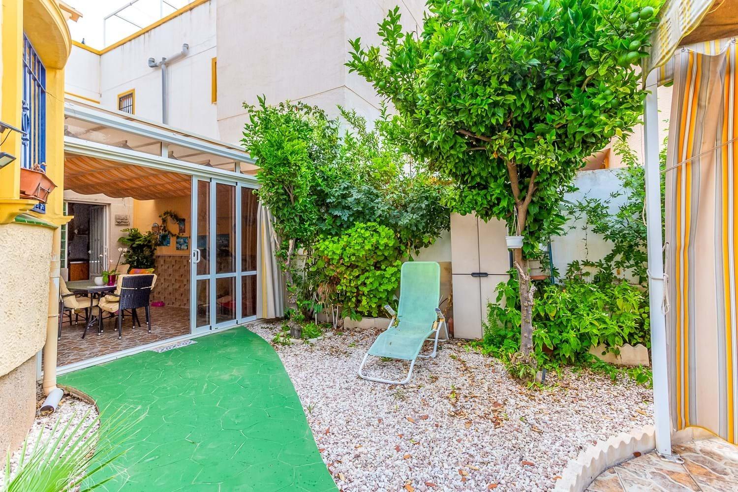 VILLA D’ANGLE INDIVIDUELLE AVEC GRAND TERRAIN À ORIHUELA COSTA