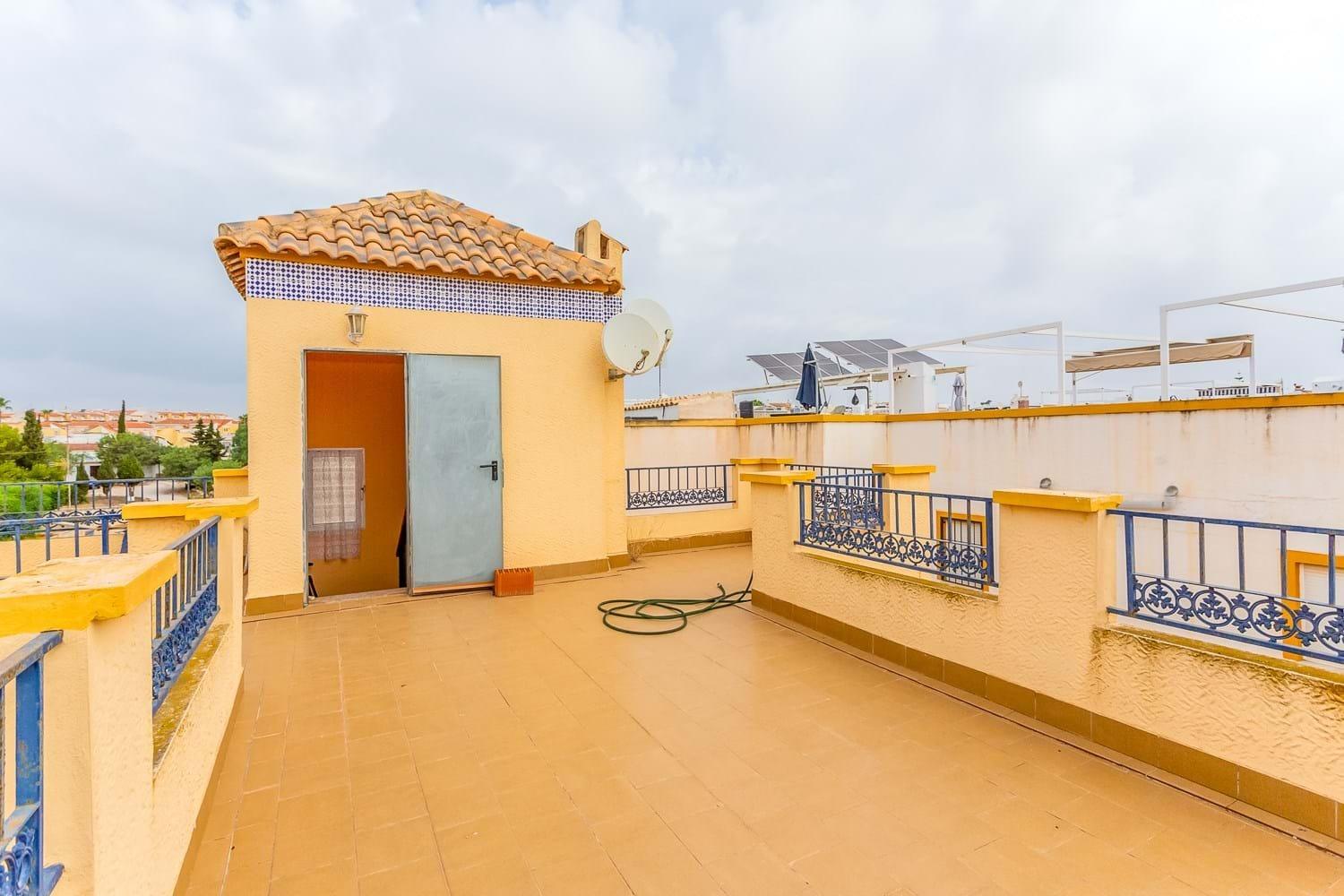 VILLA D’ANGLE INDIVIDUELLE AVEC GRAND TERRAIN À ORIHUELA COSTA