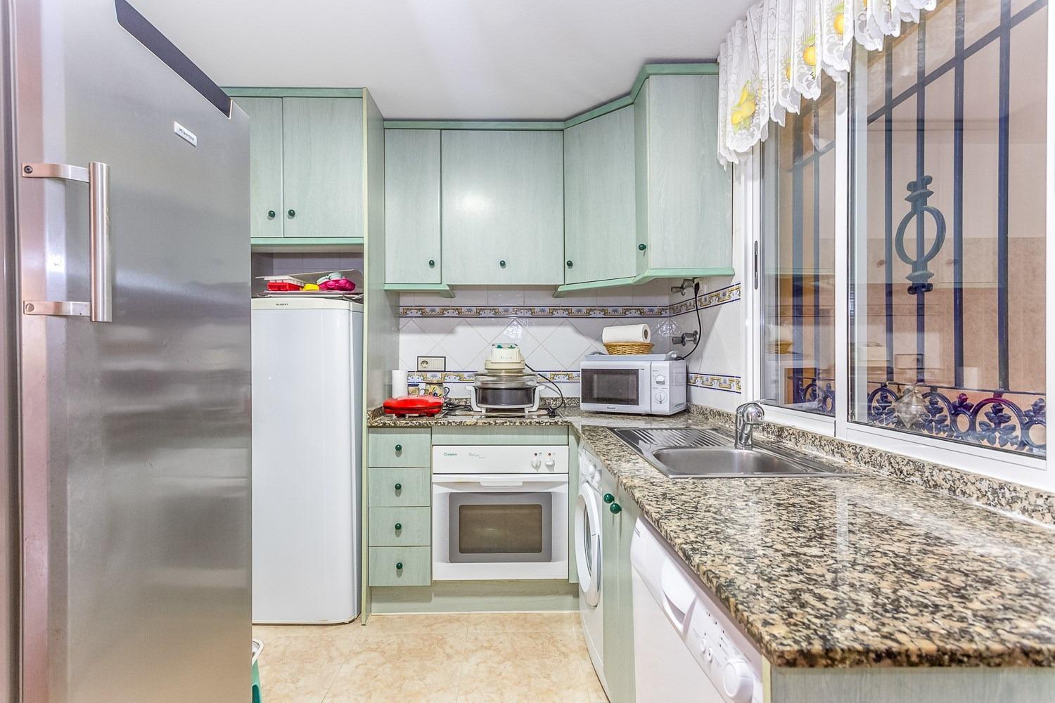 VILLA D’ANGLE INDIVIDUELLE AVEC GRAND TERRAIN À ORIHUELA COSTA